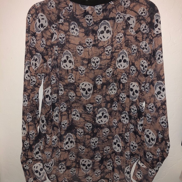 High-Low Chiffon Skull Button Down Shirt - Picture 3 of 5